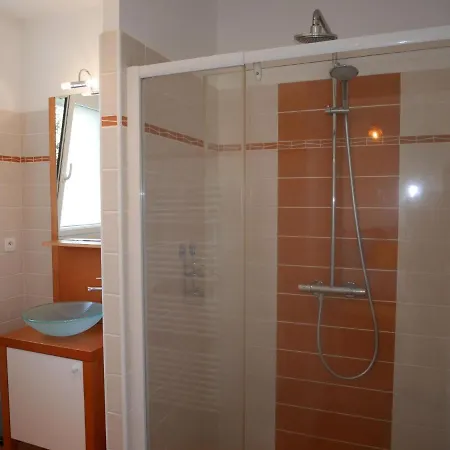 Tatil Evi Comfortable Holiday With Partial Sea Views, Douarnenez-treboul *