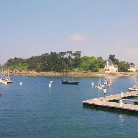Tatil Evi Comfortable Holiday With Partial Sea Views, Douarnenez-treboul *